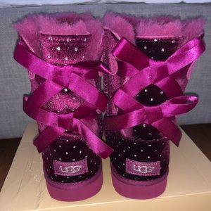 SOLD // BRAND NEW UGGS 💗